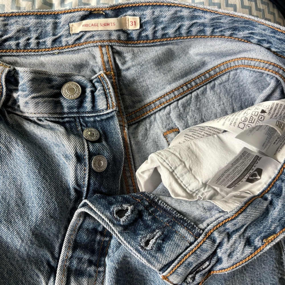SOLD LEVIS sz 30 Rib Cage Shorts Medium Blue Denim Jeans Shorts Button Fly - Picture 6 of 10